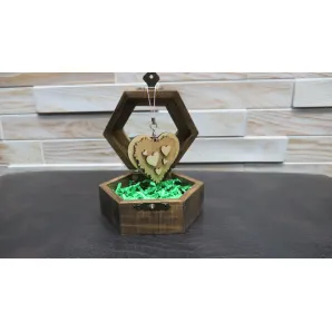 Подарочный набор «Сердце с собой» (Шкатулка Орех + Брелок Сердце)